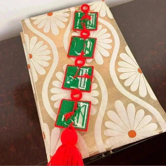 VTG "NOEL" Door Hanging Kitschy Christmas Needlepoint Plastic Canvas Decor -23" - Picture 2 of 4